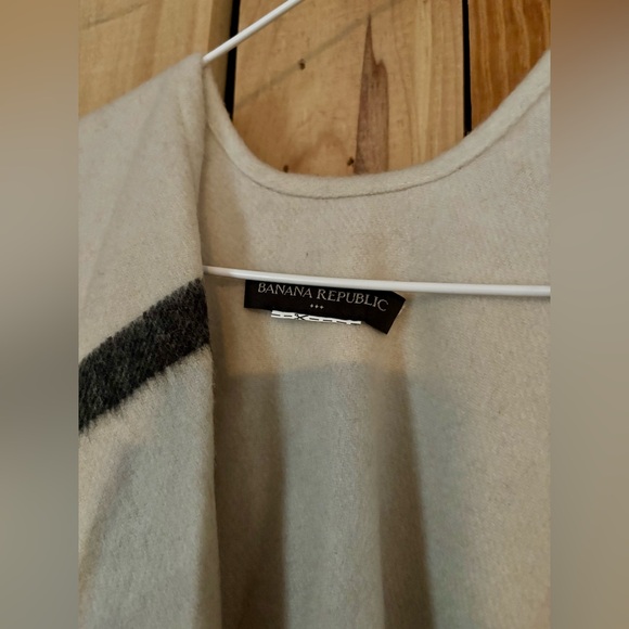 Banana Republic poncho - Picture 2 of 6